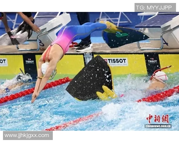 精彩泳池对决！游泳比赛中的速度与技巧较量，谁能摘得桂冠？